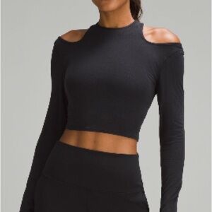 Lululemon Cut out yoga shirt 
Size 14